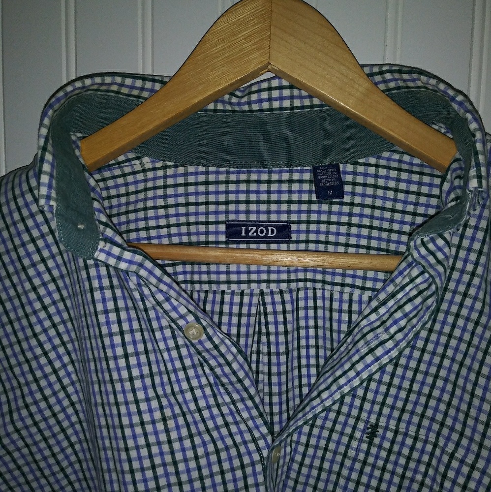 Izod. Medium. Long sleeve. Classic. Casual